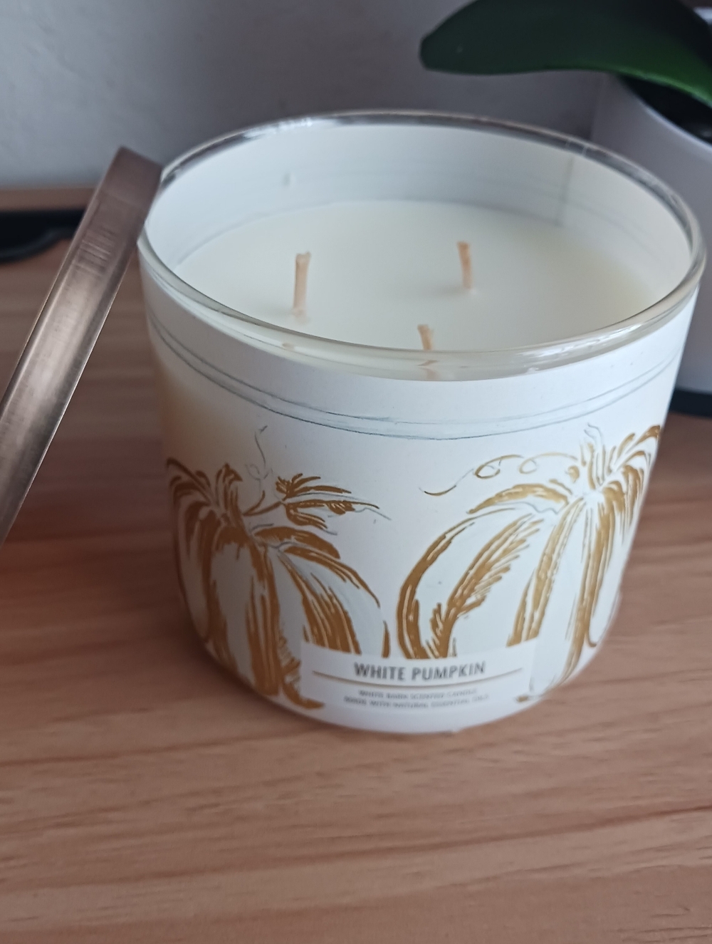 Bath & Body Works White Barn White & Gold Pumpkin 3-Wick Candle